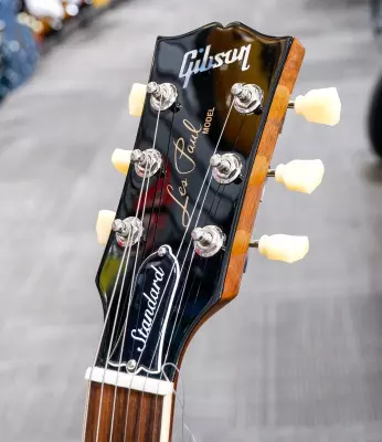 Gibson - Les Paul Standard 50s w/P90 Pickups - Gold Top 2